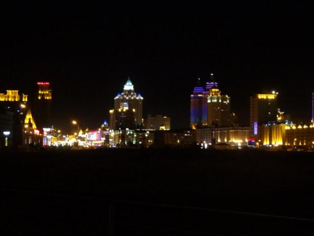 monzhouli by night