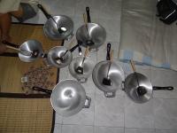 quelques woks et baumes du tigre ramenés du marcher